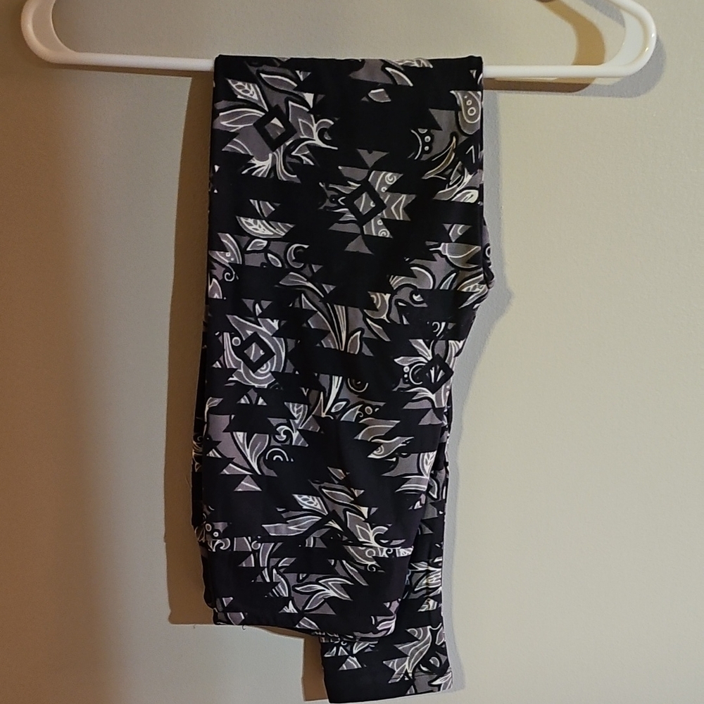 LuLaRoe Black and White Patterned Leggings